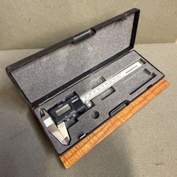 MITUTOYO 500-321 DIGIMATIC 6” DIGITAL CALIPERS, 0.0000” or 0.01mm, New Battery