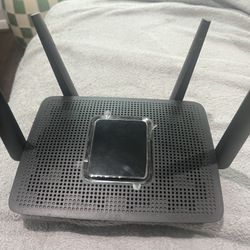 Linksys EA8300 Max-Stream: AC2200 Tri-Band Wi-Fi Router