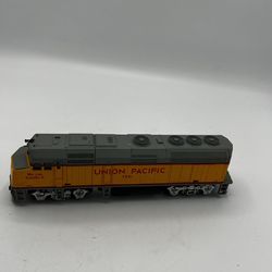  Life-Lke HO Track Tested ,  Union Pacific F40PH Powered Diesel Cab #3901