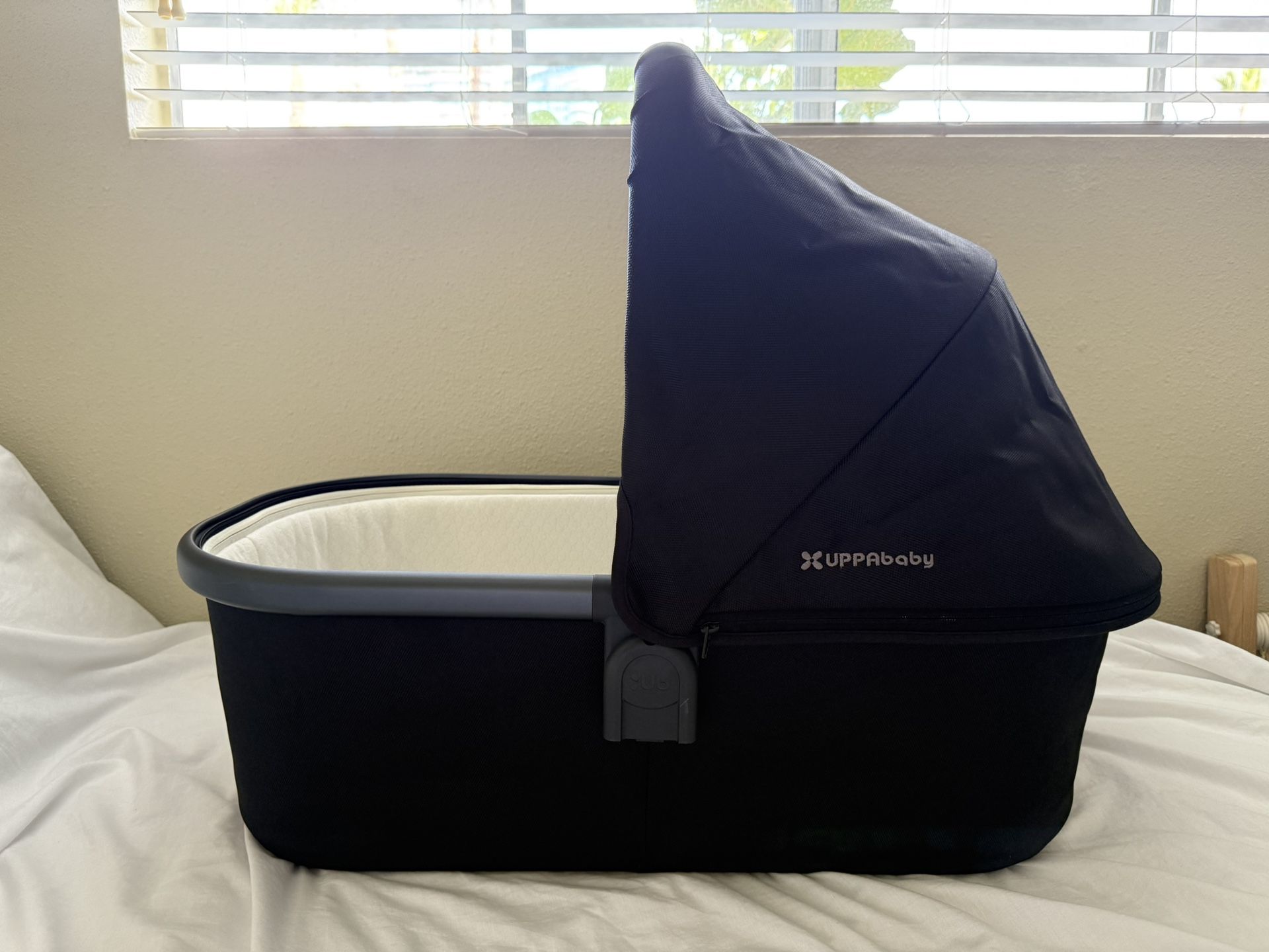 Uppababy Black (Jake) Bassinet for Uppababy Strollers &/or Stand | Includes Bug Shield