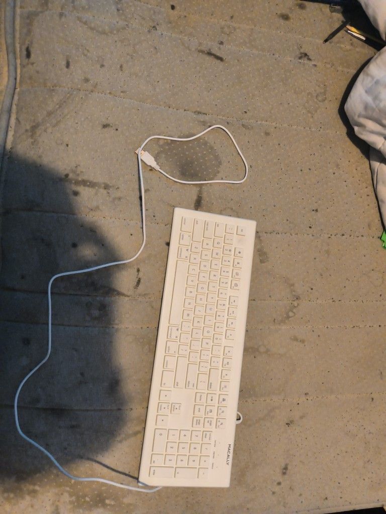 A White Keyboard (MacAlly)