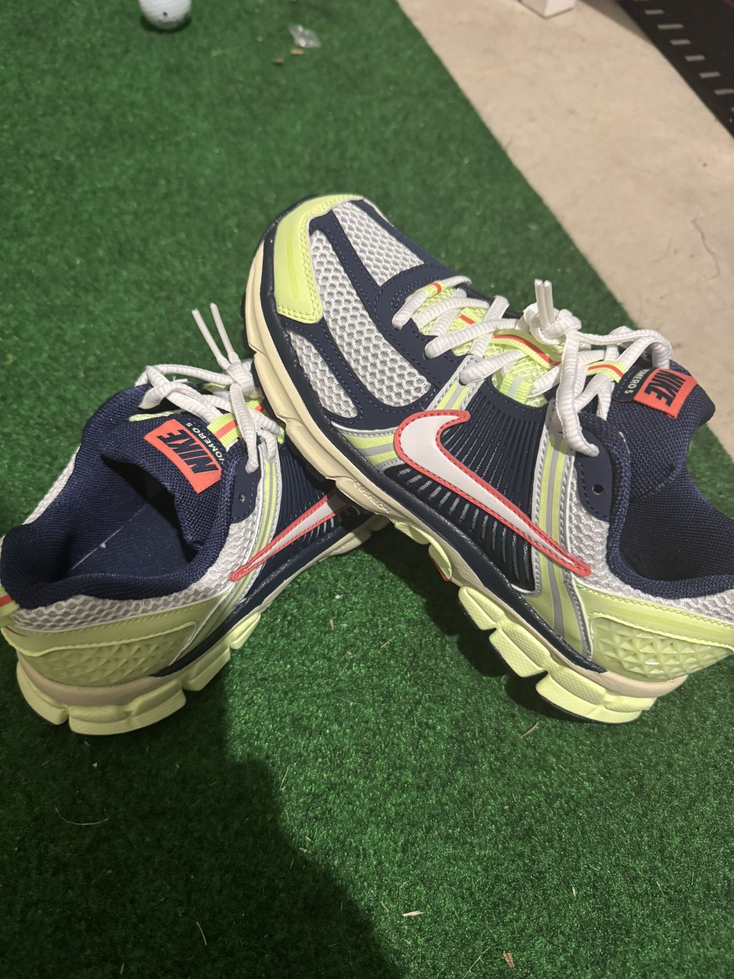 Nike Vomero 5. Size 6 Women’s / 4.5 Kids