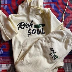 STILL GOT SIZES LEFT HMU XS-4X RICH$OUL SWEATSUITS $80 APPRECIATE ALL THE SUPPORT YALL IM LOVING IT. 🙏🙏💪😱😎😎💥💥🔥💙😁😁✊🙆 RIchsoul Collections