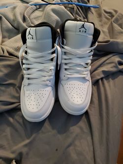 Jordan 1 Mid Reverse Panda