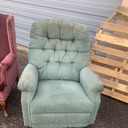 🌿BLUE COLOR RECLINER  IN GOOD WORKING CONDITION 🌿