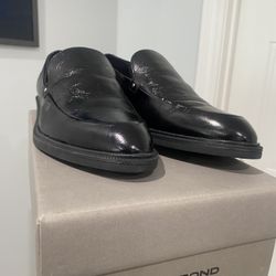Women’s (US 8) Vagabond Black Loafers
