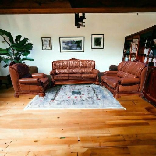 Beautiful Leather Sofa Set Imported From Itsly.