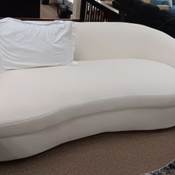 White Sofa And Loveseat 
