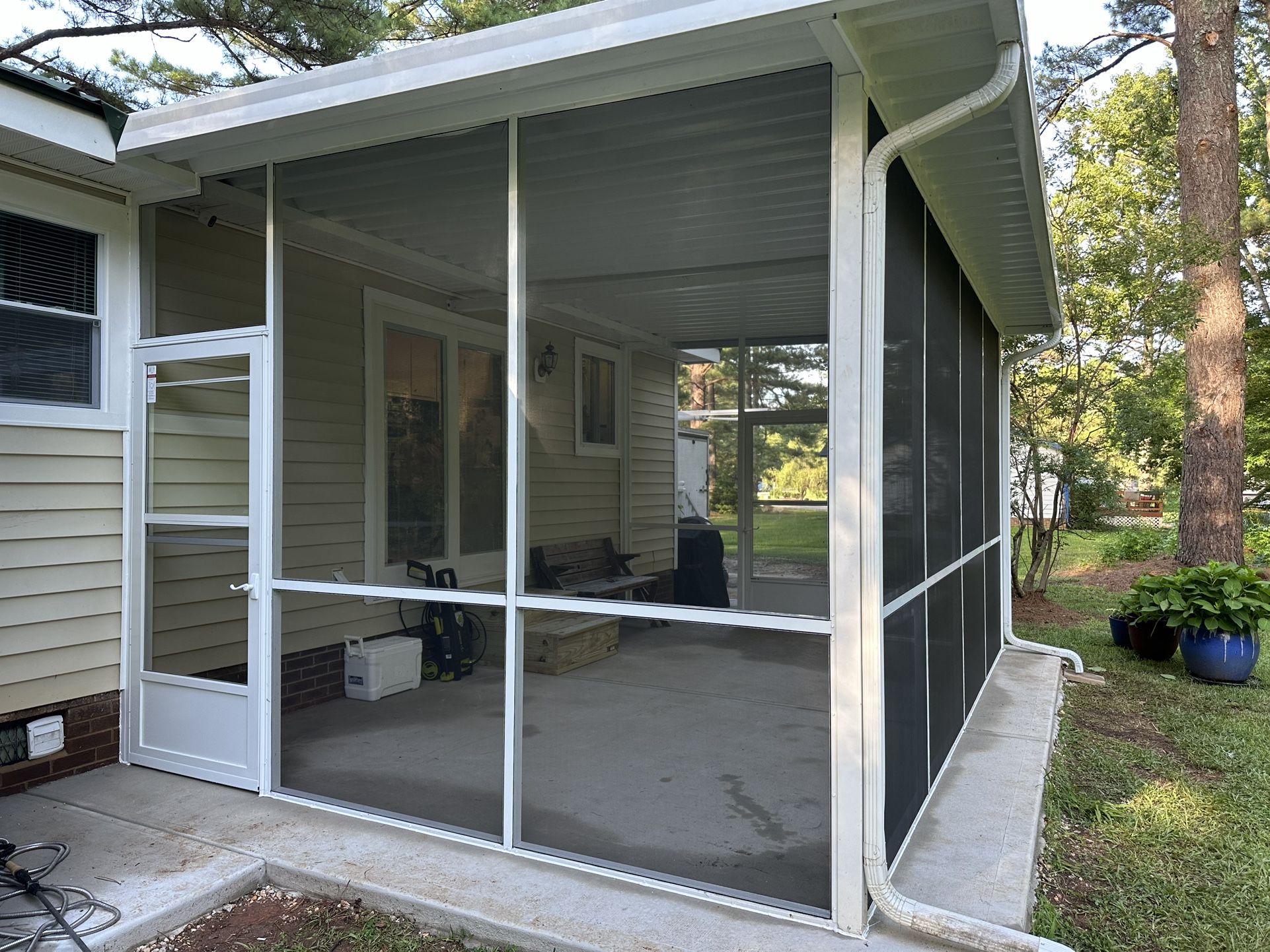 Screen Porch ,deck ,Sunroof And Windows.