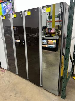 LG Styler SMART Steam Closet in Mirrored Finish TrueSteam Technology & Moving Hangers