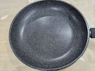 Barely used 13 inch non stick skillet pan, no lid.