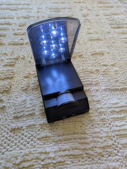 Battery powered desk light