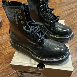 Dr. Martens 1460 Women’s Boots