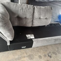 Sectional Couch in Excellent Condition 