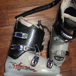 Nordica Kids Ski Boots, Size 3, 250-255/298mm