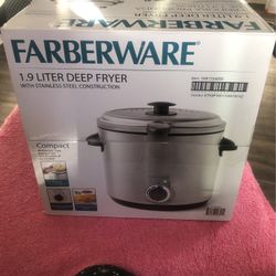 1.9 LITER DEEP FRYER W/STAINLESS STEEL CONSTRUCTION NEW $25