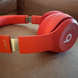 Beats Solo 3 | Product Red