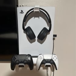 Selling Ps5 and 2 Controls and 1 Headsets, 1 Extern Disc 1T