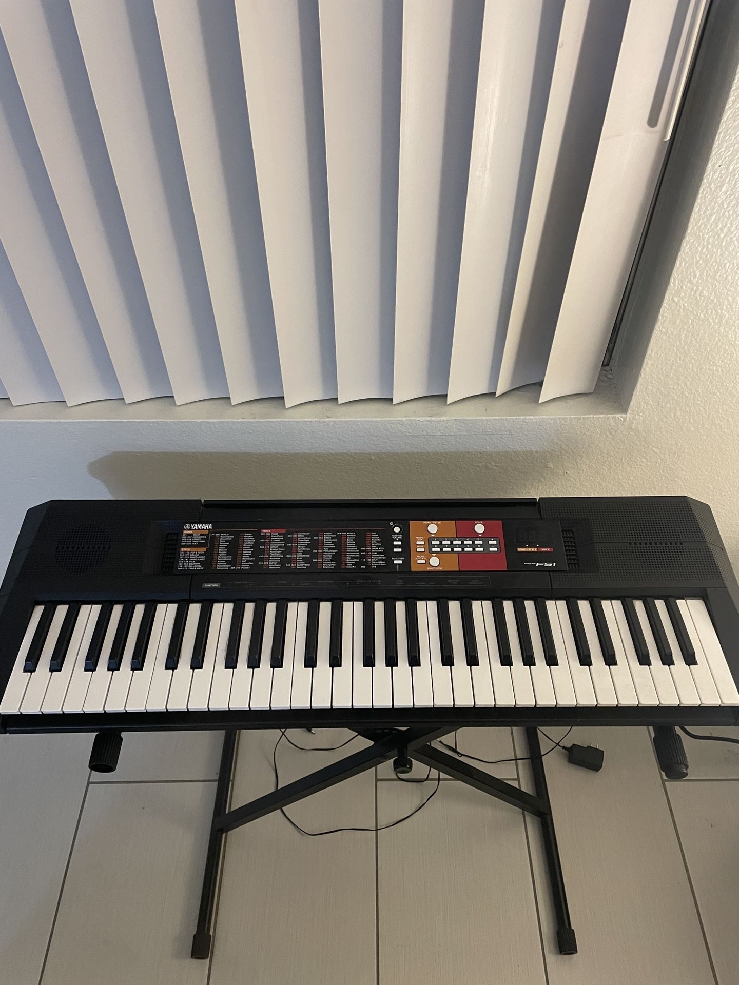 Yamaha PSR F51 61 Key Piano Keyboard