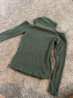 Green cut out sweater  Size small Brand sage USA 
