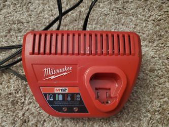 Milwaukee M12 Charger