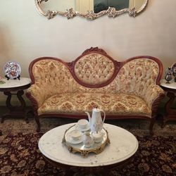 Kimball Reproduction Victorian Living Room Set  - 6 Pieces 