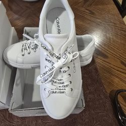 New sale!💯Calvin Klein Womens Ciyan size 8.5 ( reseda ca)