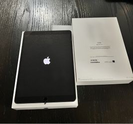 iPad Air 64 GB with Accessories