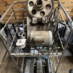 PRE-OWNED Ace Lab Power Hoist Electric Boat Lift 