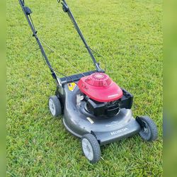Honda self propelled gas lawn mower $230 firm