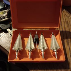 4 Vintage  Razorbak 5 Broadheads complete with case and tool