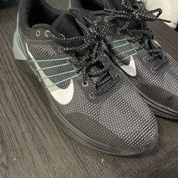 Men Nike Shoes Size 9