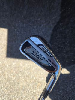 Titleist 714  MB  single iron  #7