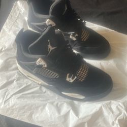 Jordan 4s Retro White Thunder Size 7youth