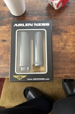 Arlen Ness Knurled Black Grips