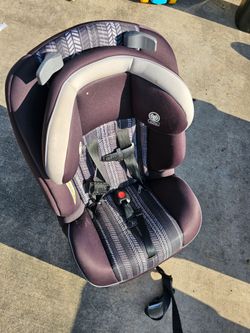 Infant Car Seat with 5-Point Harness