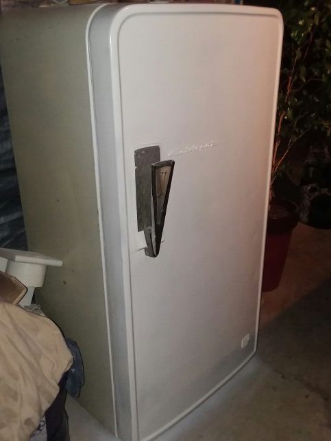 1950's "Coldspot Super-Mart" REFRIGERATOR
