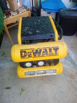 Good DeWalt 4 gal air compressor works great just missing handle