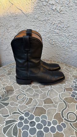 COWBOY BOOTS ARIAT SIZE 9.5 MENS 