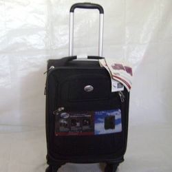 17'' American Tourister DeLite 2.0 Spinner Suitcase