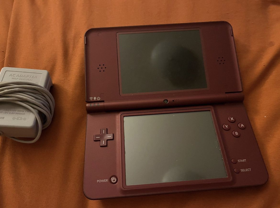  Nintendo DSi XL Burgundy : Video Games