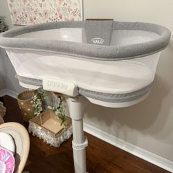 HALO BassiNest Luxe Swivel Sleeper