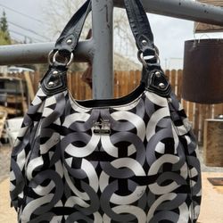 Authentic Coach Madison Maggie Op Art Chainlink Hobo Bag