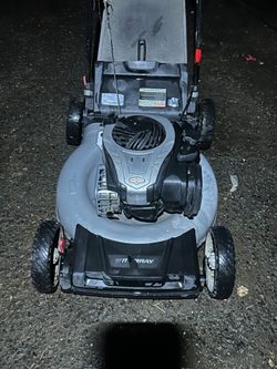 Murray Gas Push Lawn Mower with Briggs & Stratton Engine
