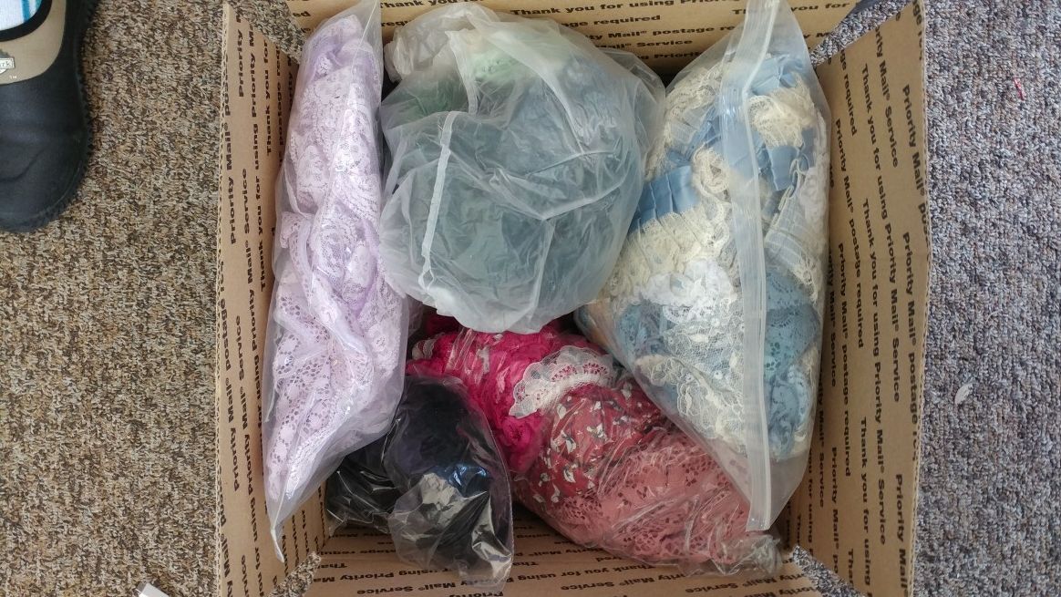 Box of new lace of various colors