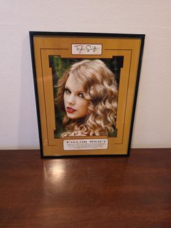 Taylor Swift Framed Photo Print Facsimile Signature Collectible Wall Art