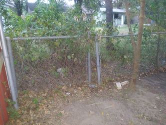 130ft of very heavy duty commercial grade chain link fencing and 1 gate.