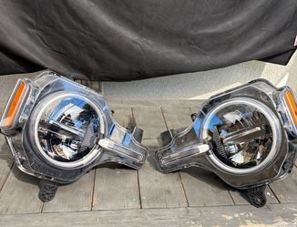 2025 Base Bronco Headlights