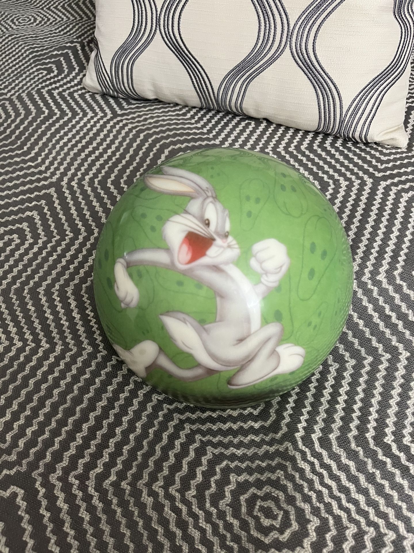 New Undrilled Bugs Bunny & Elmer Fudd Brunswick Bowling Ball & BUGS BUNNY BAG!