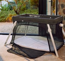 Guava Lotus Travel Crib